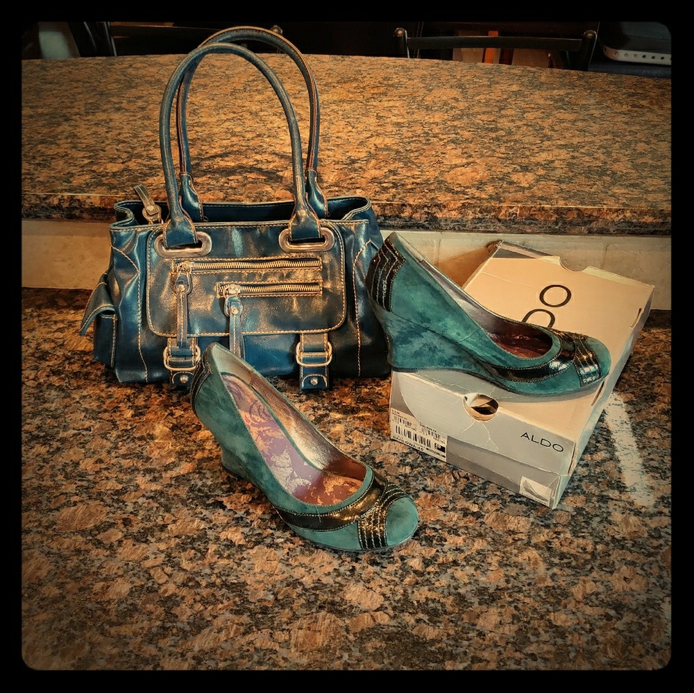 💖SOLD: ALDO Barlowa Velour Teal Wedge Heels